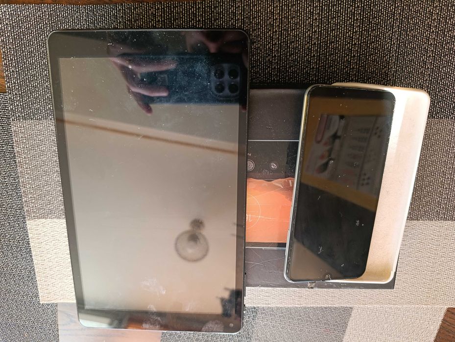 Смартфон Самсунг А30 та планшет