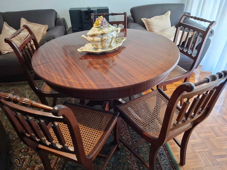 Móveis de Sala: Mesa e Cadeiras / Estante / Mesa TV / Mesa de apoio / Mesa de Centro