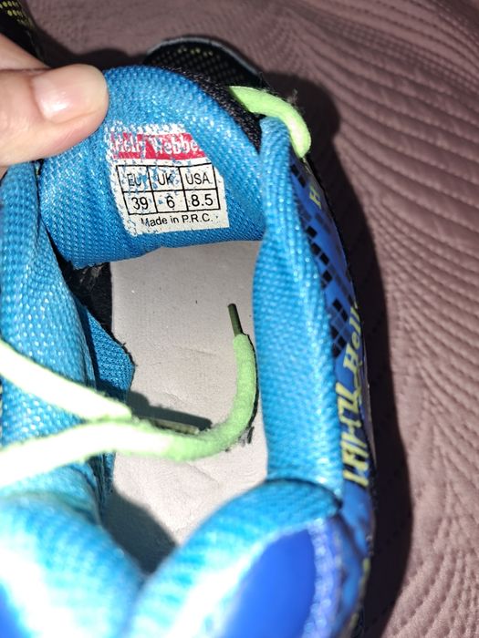 Дитячі кросівки.