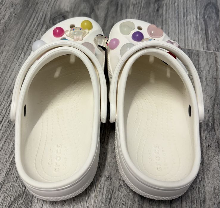 Crocs C13 z przypinkami Sanrio