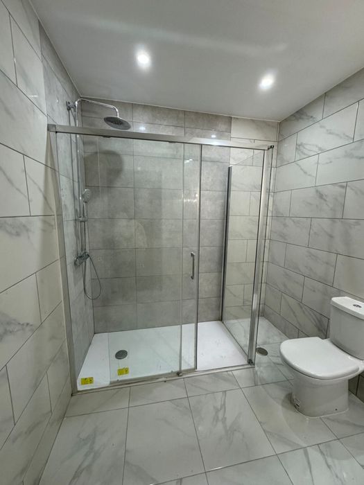 Arrenda se Quarto queluz com varanda despesas incluidas