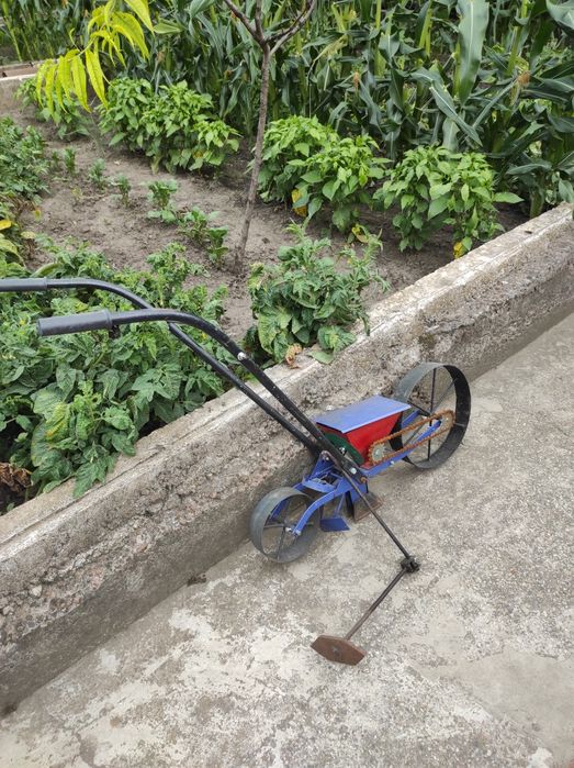 Сеялка одна рядовая