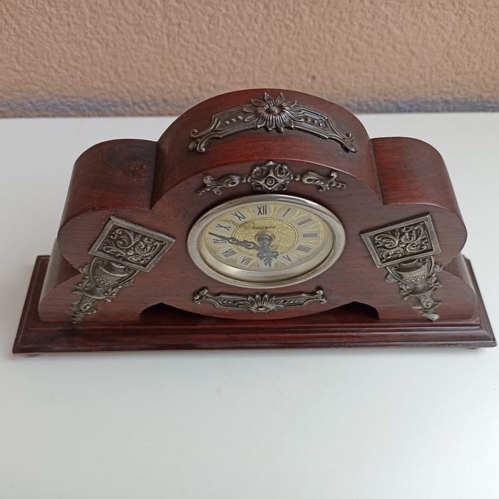 Relógio de mesa Art Deco com aplicações