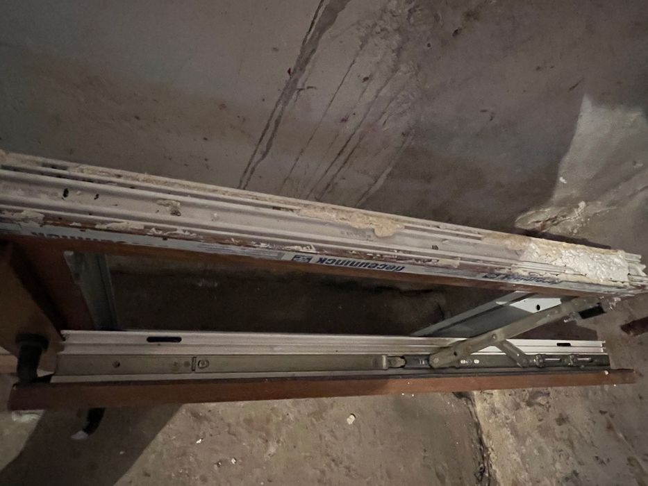 Okno plastikowe z demontażu (białe/braz)