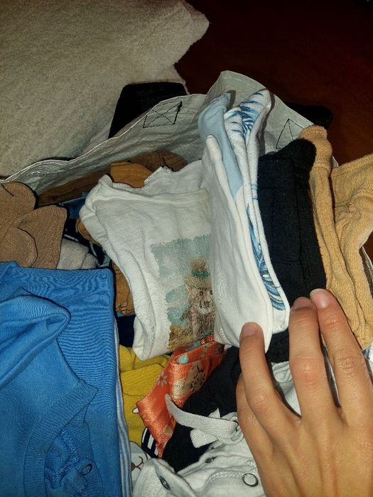 70 peças de roupa variada de bebé dos 9 aos 18 meses