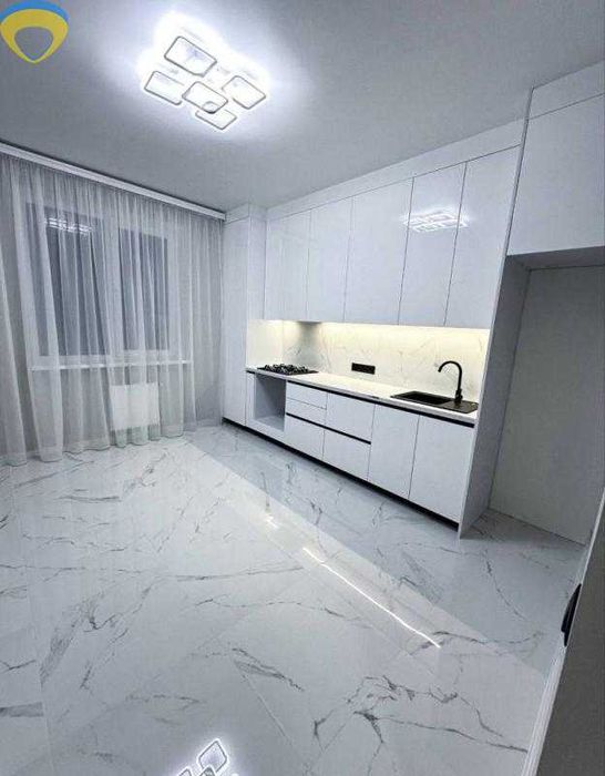 В продажу 1 квартира з авторським ремонтом на середньому поверсі -  ЖК Авангард,