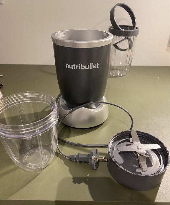 Batedeira nutribullet quese nova con apenas um uso com todas as peças