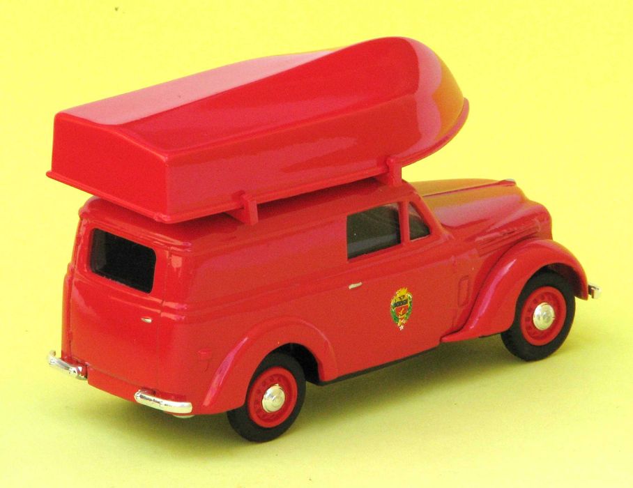 Renault Juvaquatre c/ barco a remos dos Bombeiros 1/43 Eligor c/ caixa