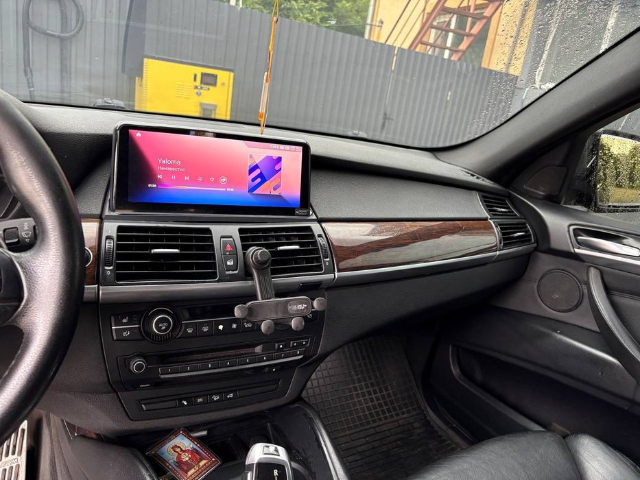 Машина BMW x6 отличное состояние