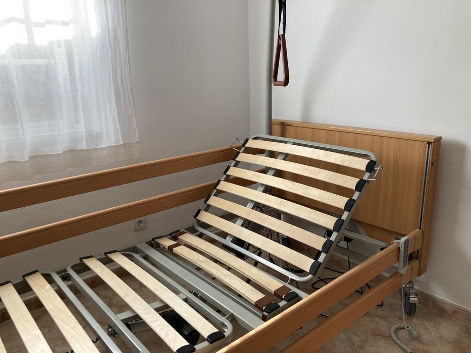 Cama articulada eléctrica com pendural e colchão