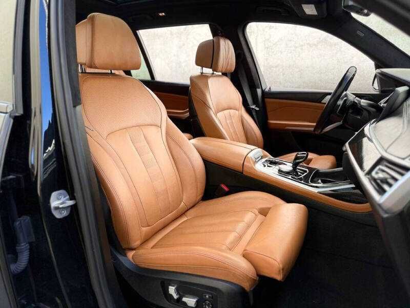 2022 BMW X7 M50i