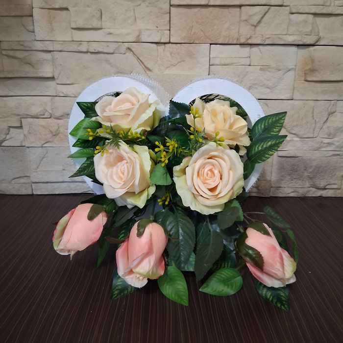 Kompozycja kwiatowa stroik róże serce