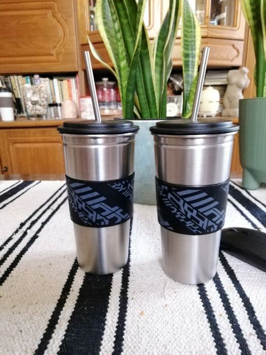 Kubki stalowe ze słomką