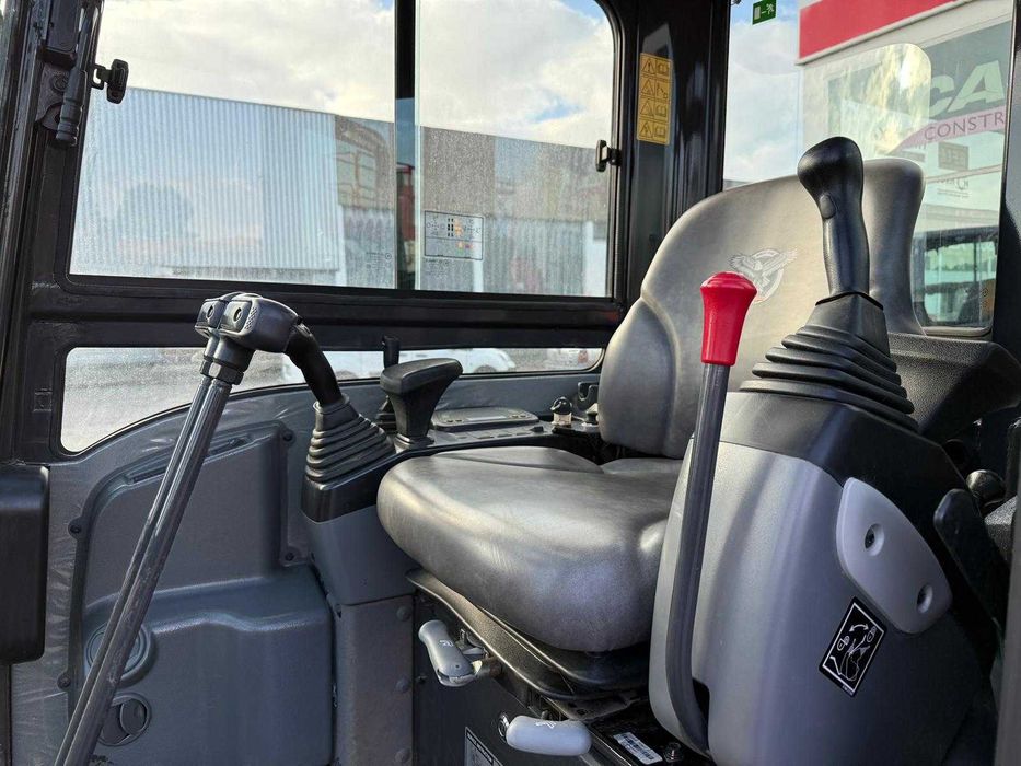 Escavadora Case CX26C