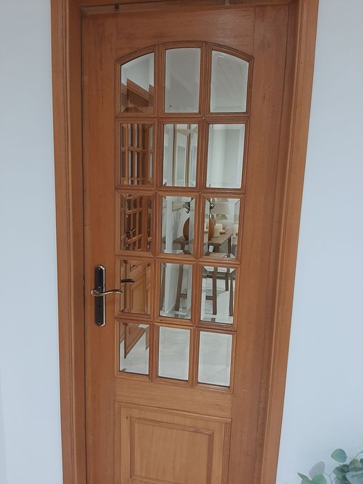 Vendo 2 Portas com puxadores e dobradiças