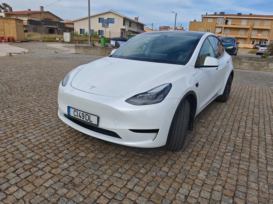 Tesla model Y premium Long Range RWD 2024