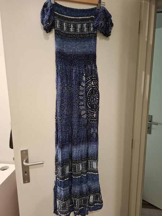 Vestido comprido ombro a ombro 
Elástico no tronco
Tamanho único