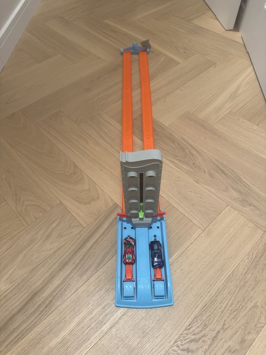 Tor Hot Wheels i 2 samochodziki