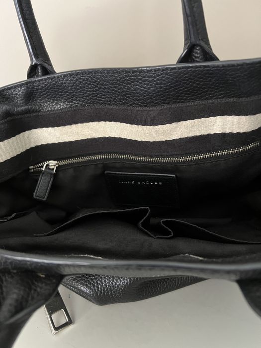 Mala Marca Jacobs em pele preta