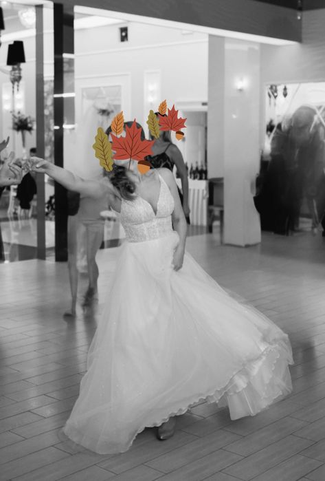 Sprzedam suknię ślubną, gratis: komin i welon  - salon Laura Toruń