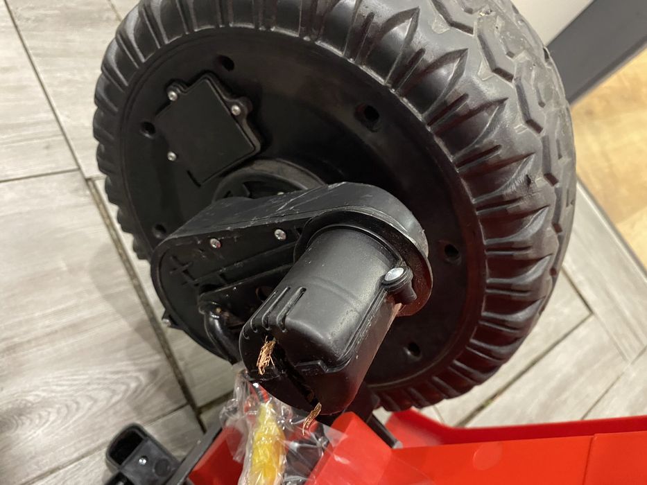 Sprzedam samochód dzieciecy Jeep 2os