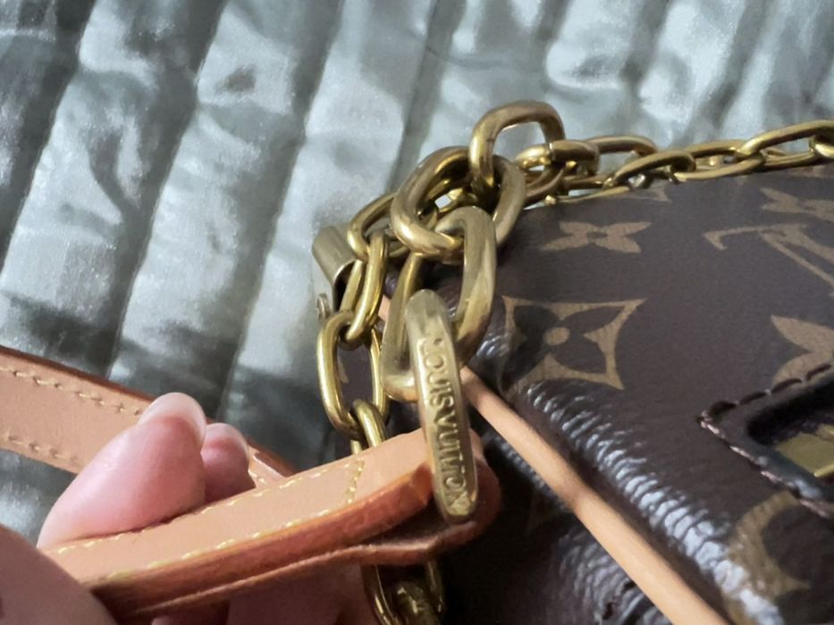 Стильна сумка-скринька у дизайні Monogram