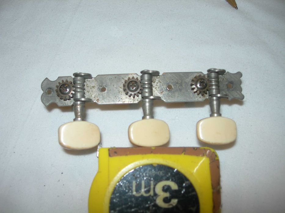 Esticador de cordas (1). Uma unidade. Viola.