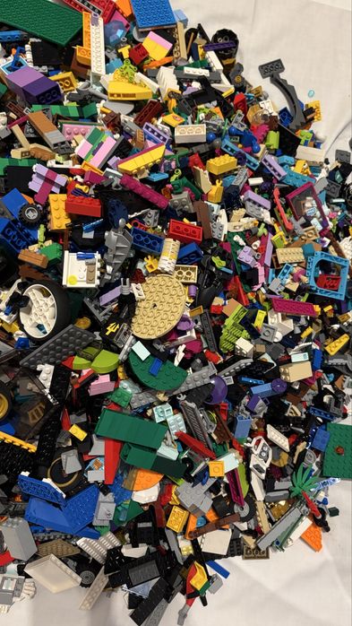 Lote de peças Lego com 8,7 kg