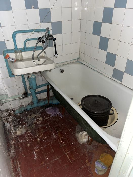 Бесплатно  диван , кровать, шкаф, ванна, раковина. Самовывоз, центр.