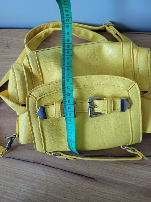 Żółta torebka listonoszka ramię pasku primark crossbody  atmosphere bag primark