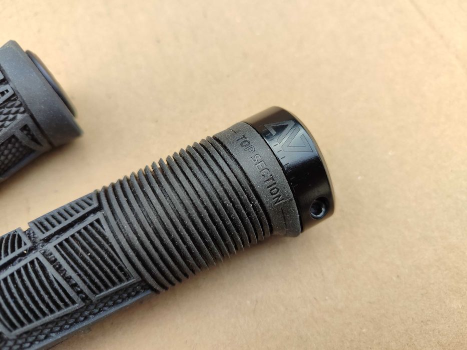 Chwyty Acid Disrupt Idealny Stan 135mm Chwyty Na Imbus