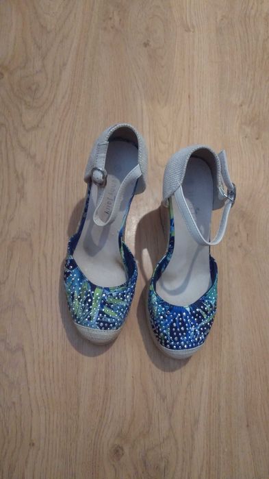 Buty damskie na koturnie 38