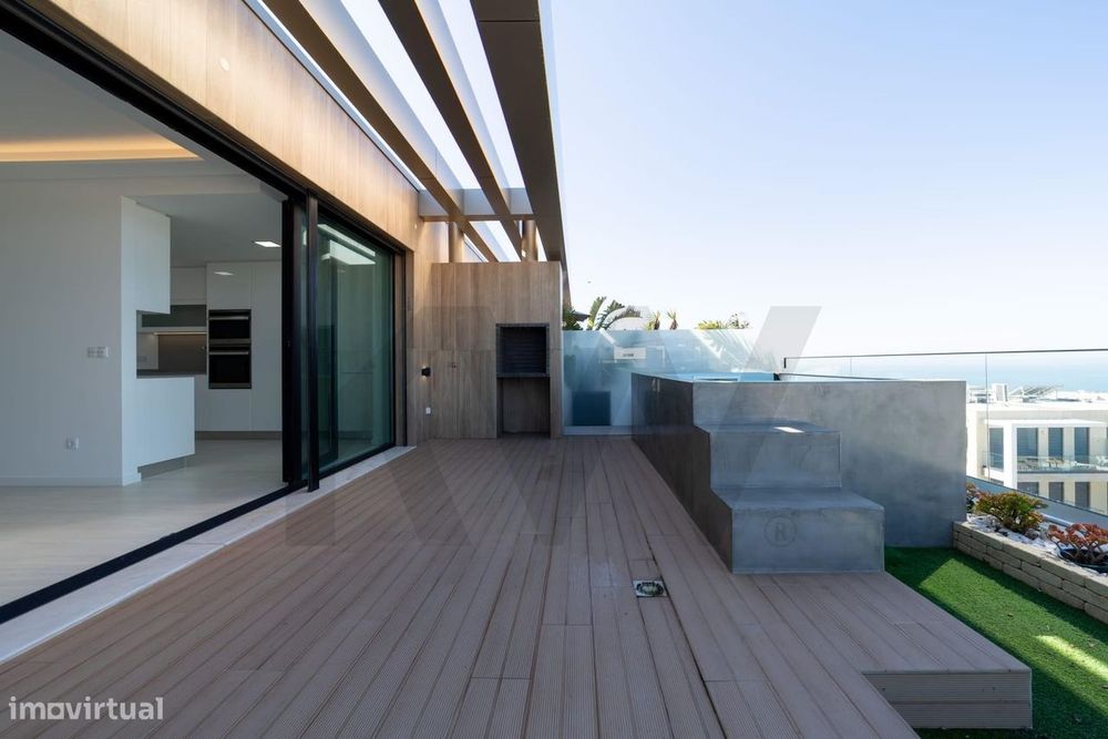 Penthouse T2 de Luxo com Terraço e Jacuzzi Privado | Vista Mar 180º