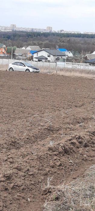 Продам земельну ділянку в селі Шкарівка