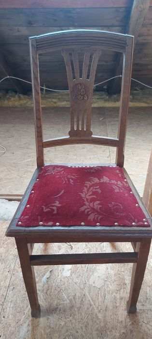 Krzesło dębowe z rzeźbą