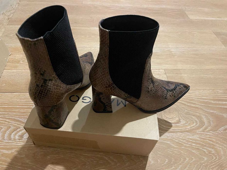 Козаки-ботинки жіночі RESERVED, екошкіра, зміїний принт, р.38.