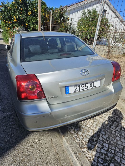 Toyota Avensis 2.0 D-4D (2004)