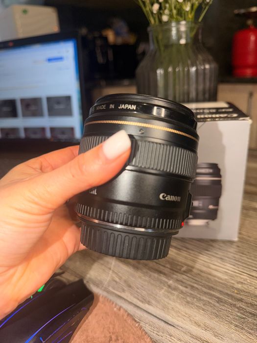 Обʼєктив canon 85mm 1.8