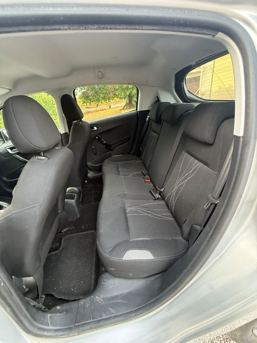 Peugeot 208 — fotografia 3