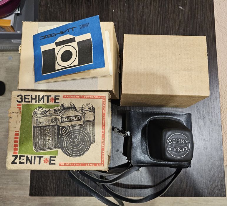 Фотоапарат "Зенит-Е" з об'єктивом "Helios - 44 - 2 "