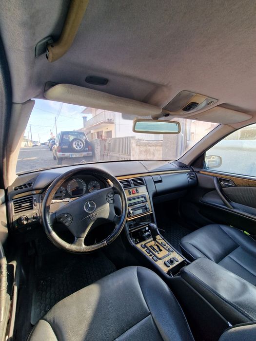 Mercedes-Benz E320