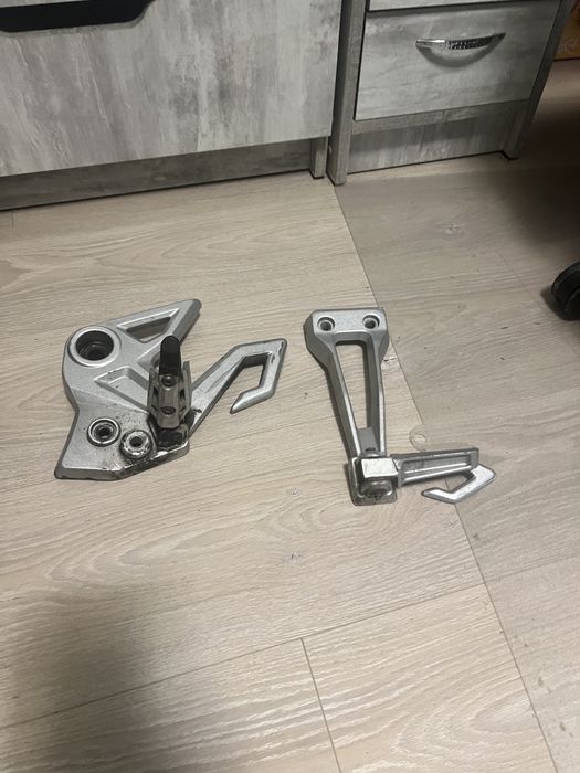 Продам кронштейн водія та пасажира на Lifan kp250