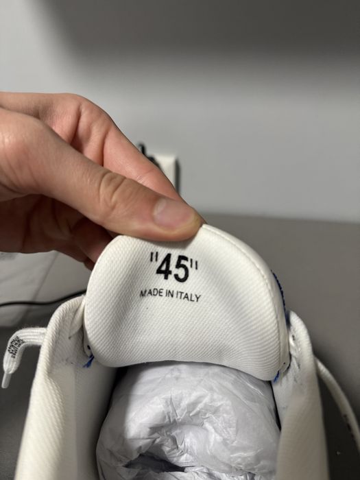 Кросівки off white