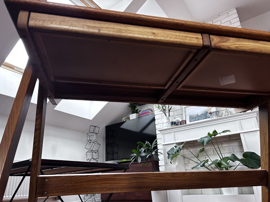 Drewniane biurko z szufladami