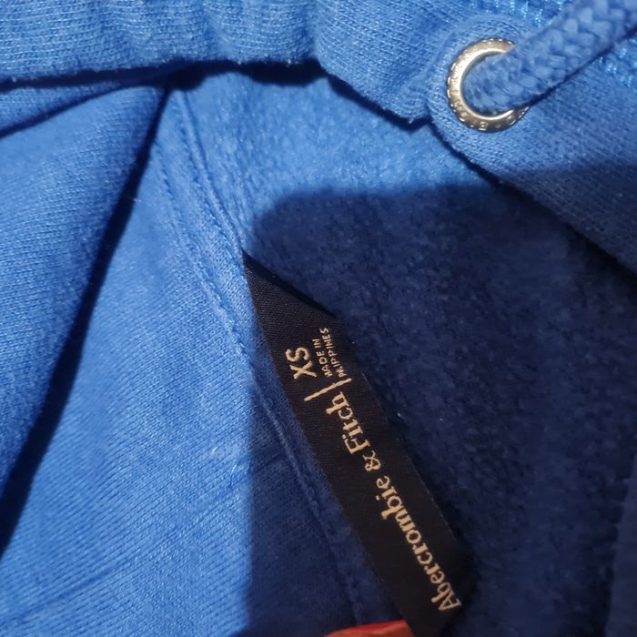 Abercrombie & Fitch niebieska bluza z kapturem r. S XS z napisem