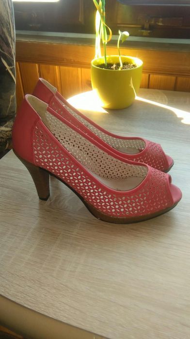 Buty czolenka szpilki skora firmy SANDWAY nowe damskie roz.37