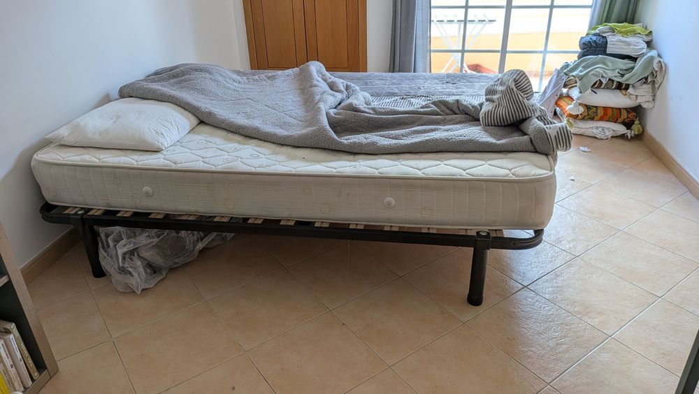 Estrado e colchao 140x200