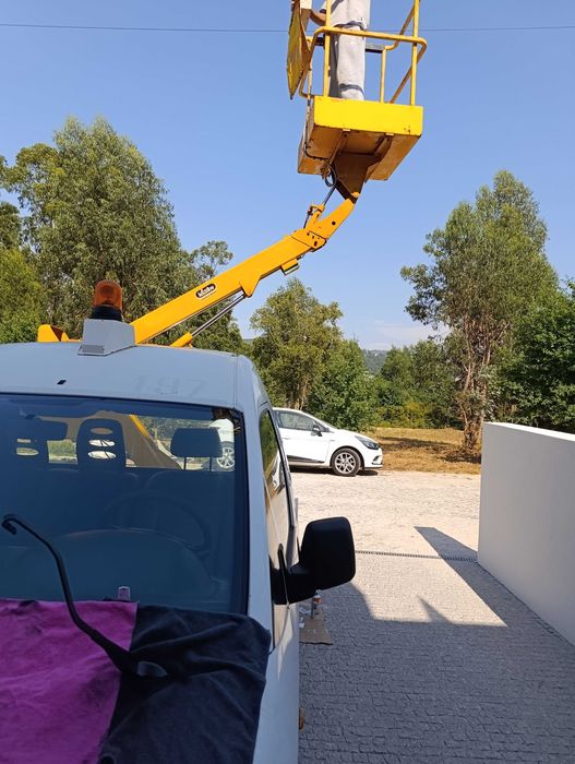 Aluga se Plataforma elevatória, Barquinha elevatória, mini giratória Renault Master
