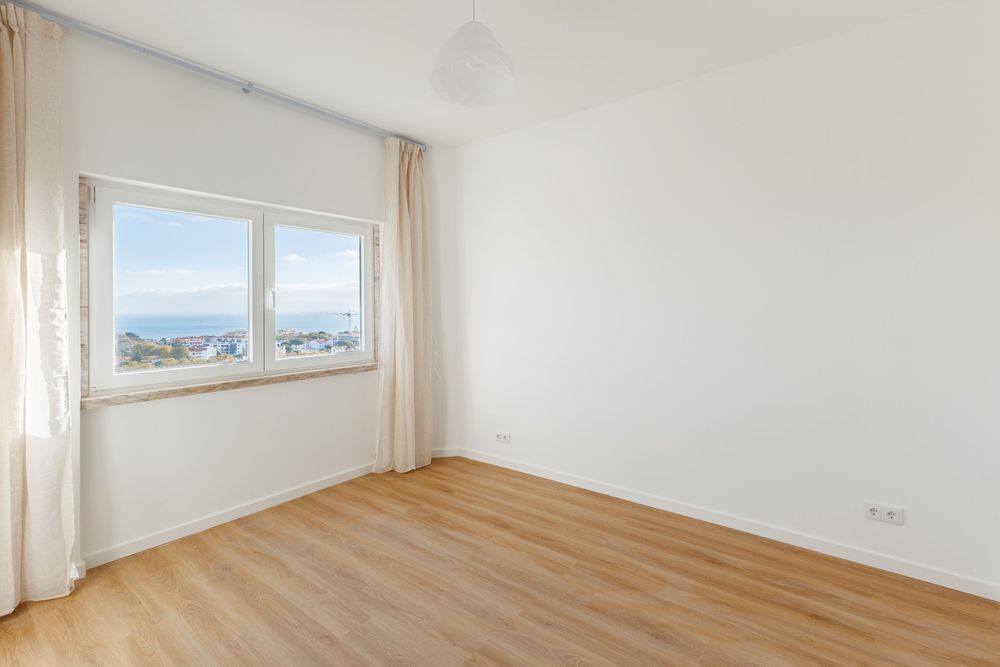 Apartamento totalmente renovado com vista mar em Carcavelos