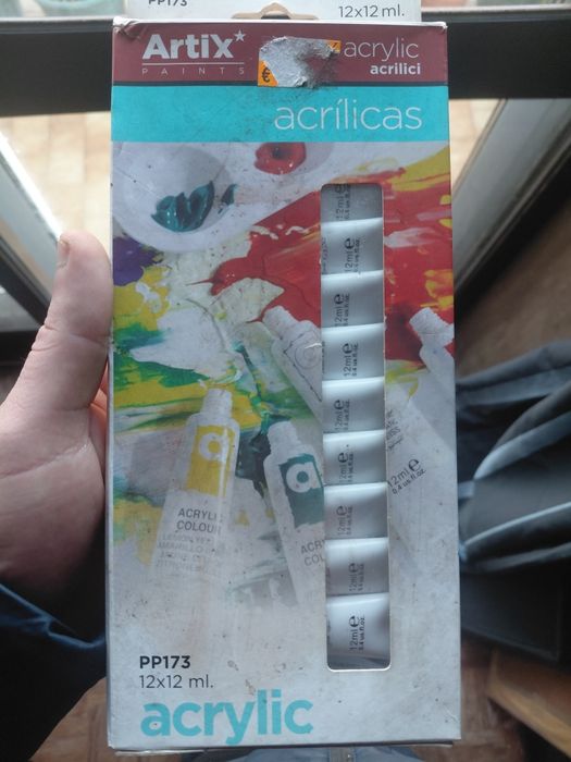 Embalagem usada mas ainda com acrílico 3€